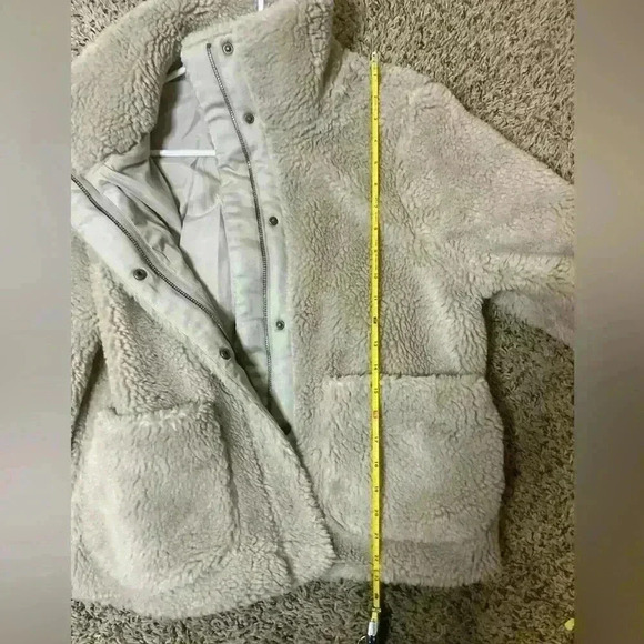 Old Navy Relaxed Cozy Sherpa Faux-Fur Jacket for Women - Picture 8 of 10